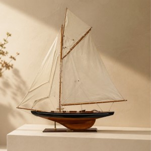 Duży model jachtu Columbia – Wysokość 104cm – COL