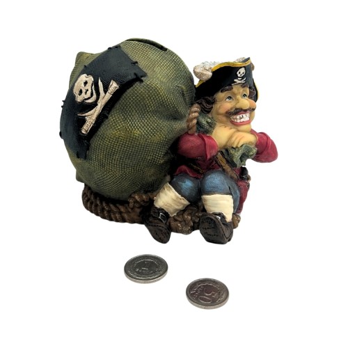 skarbonka-dekoracyjna-pirat-ze-skarbem-14-cm-ce0 (1).jpg